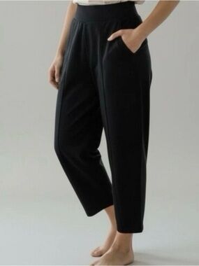 Cabi Size M Chilling Pant Style 4695 Black Barrel Leg Pull-On Comfort